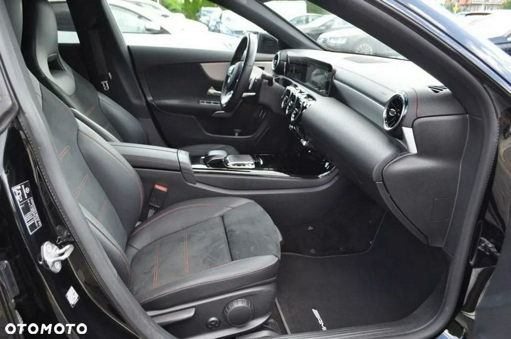 Mercedes-Benz CLA 200 7G-DCT AMG Line - 34
