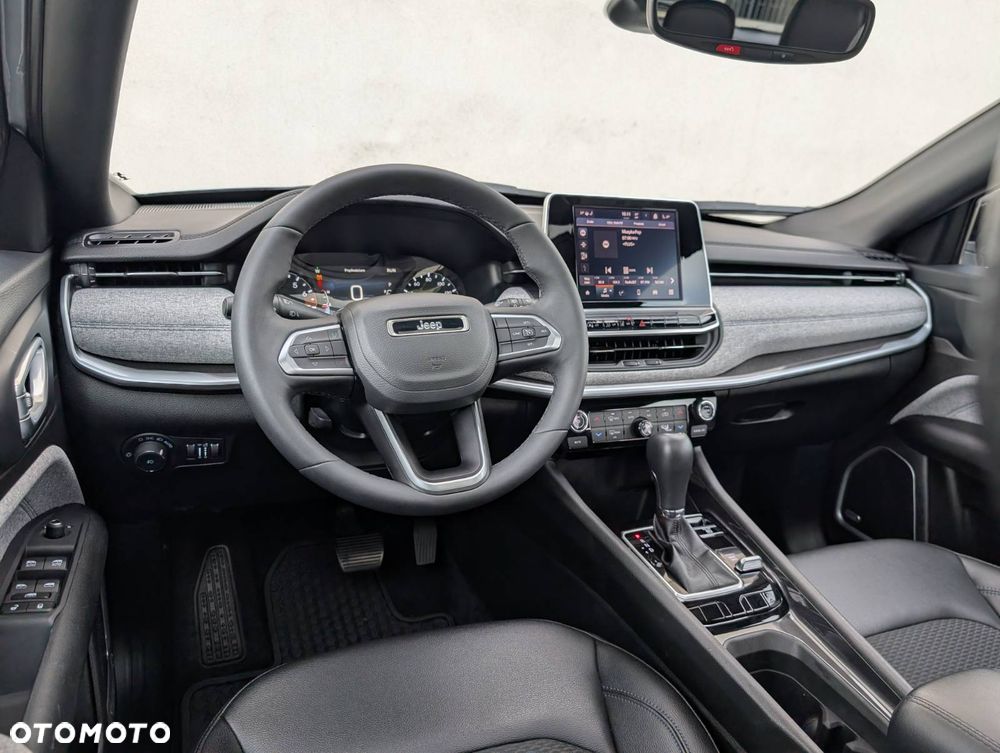 Jeep Compass - 24