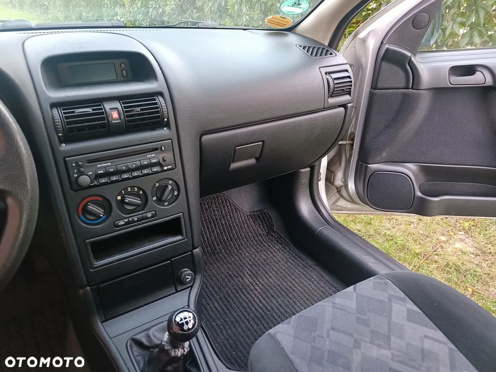 Opel Astra II 1.6 Comfort / Cool - 16
