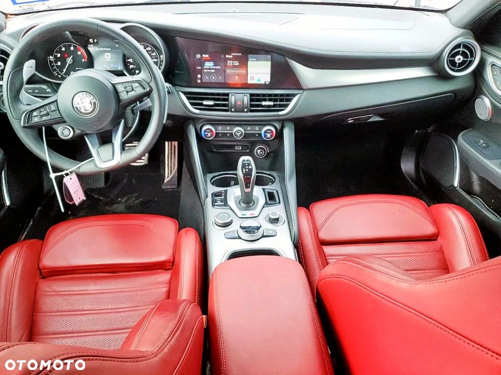 Alfa Romeo Giulia - 8