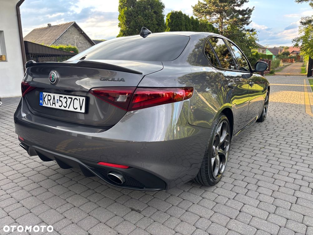Alfa Romeo Giulia 2.0 Turbo 16V AT8 Veloce Ti - 3