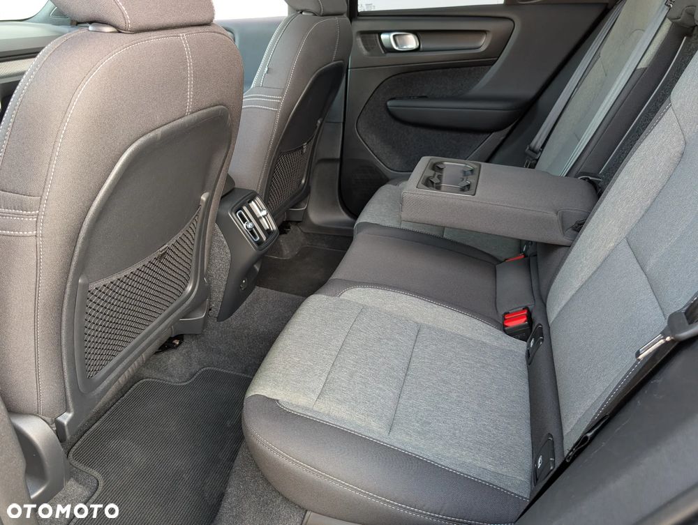 Volvo XC 40 B4 B AWD R-Design - 23