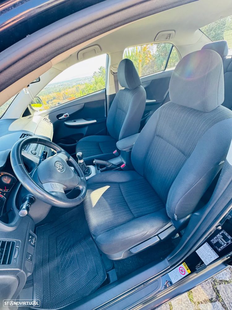 Toyota Corolla 1.4 D-4D Premium Pack - 12