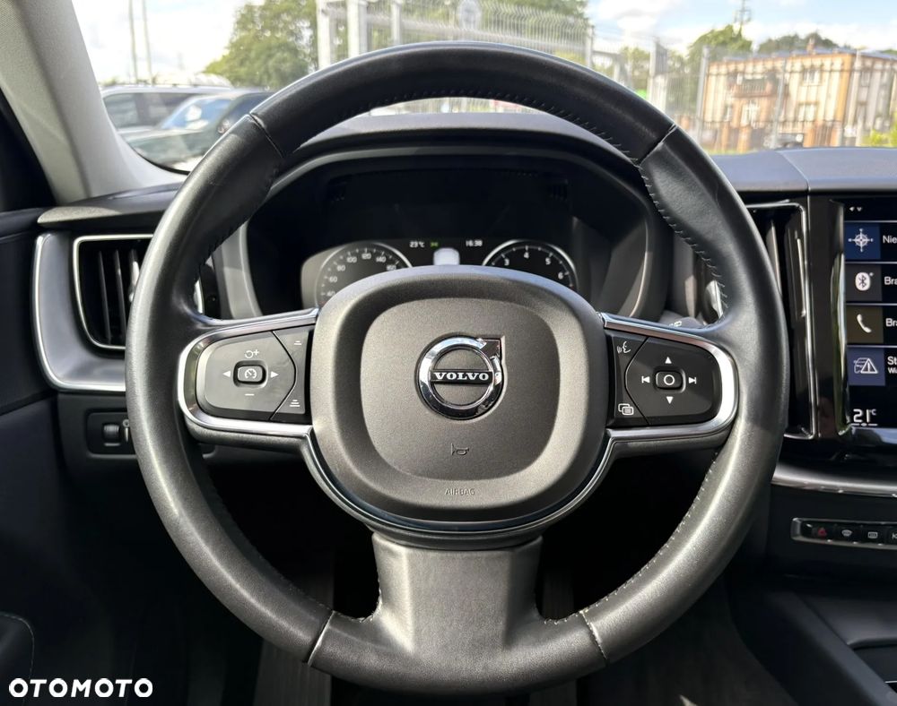 Volvo XC 60 B4 B Momentum - 12