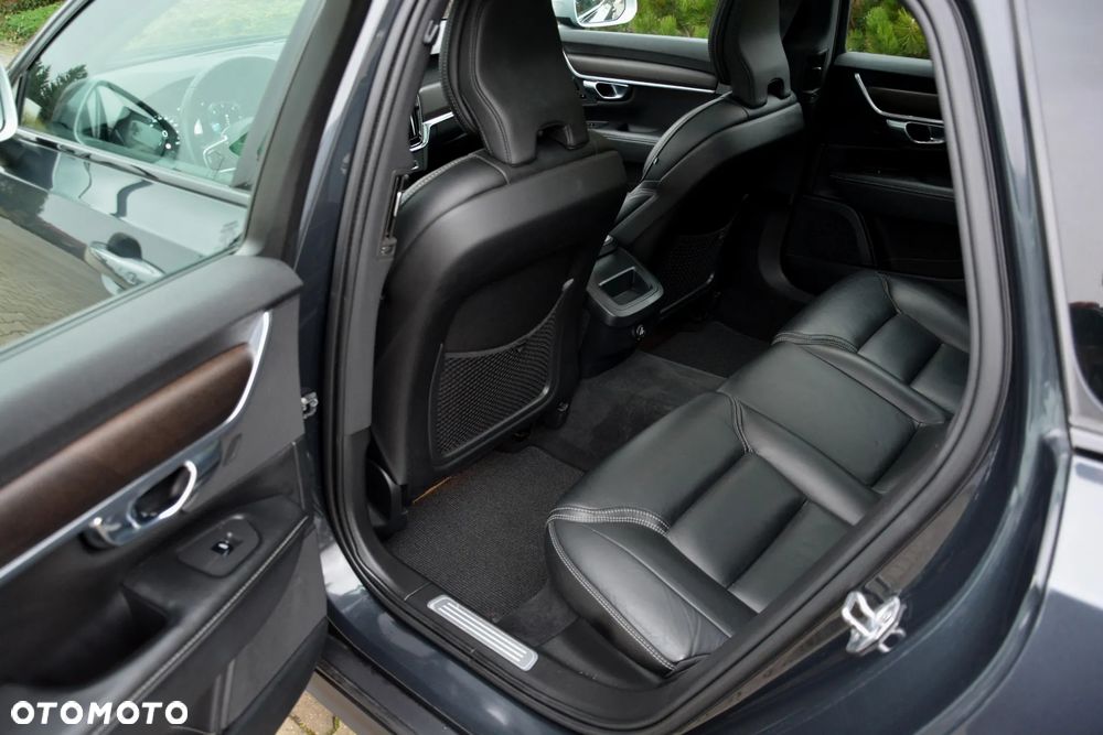 Volvo V90 Cross Country - 26