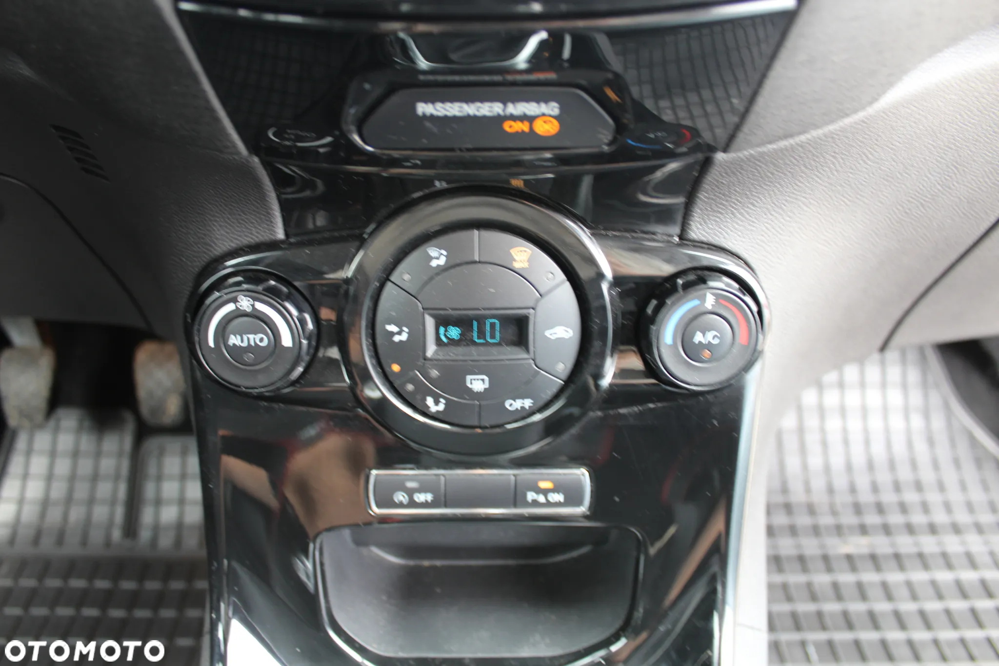 Ford Fiesta 1.0 EcoBoost Start-Stop Titanium - 28