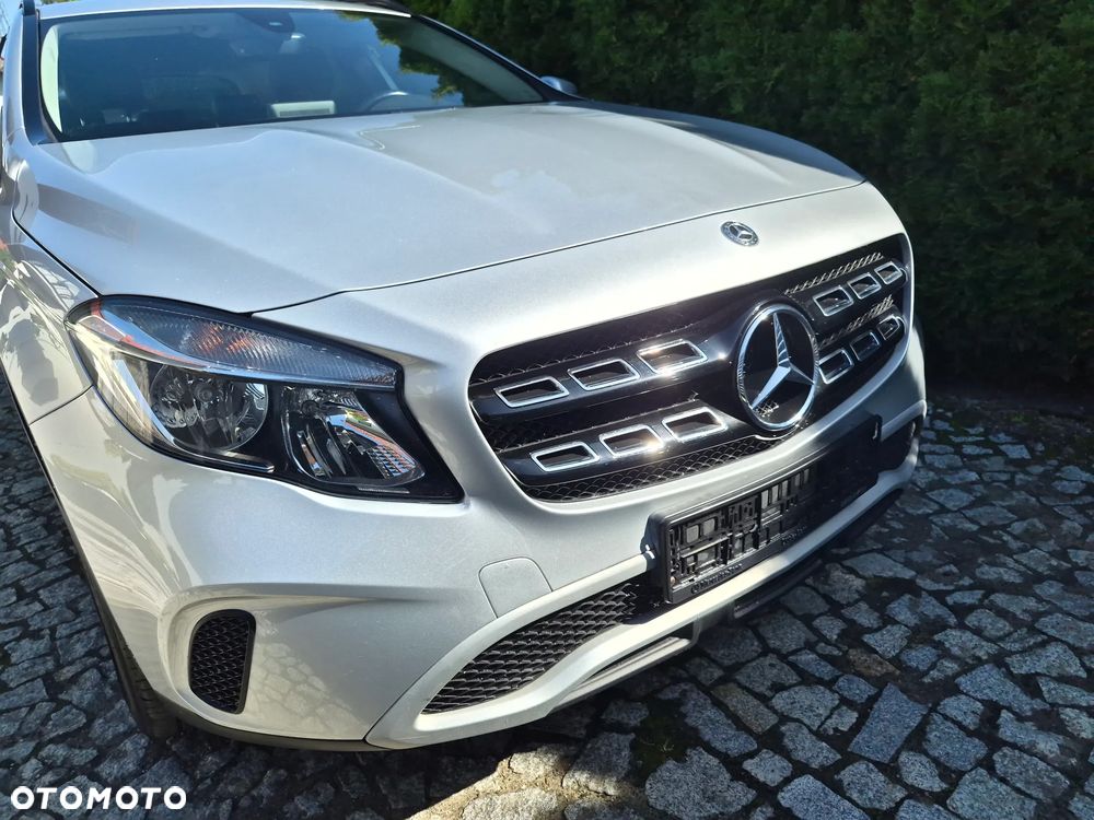 Mercedes-Benz GLA 180 Activity Edition - 10
