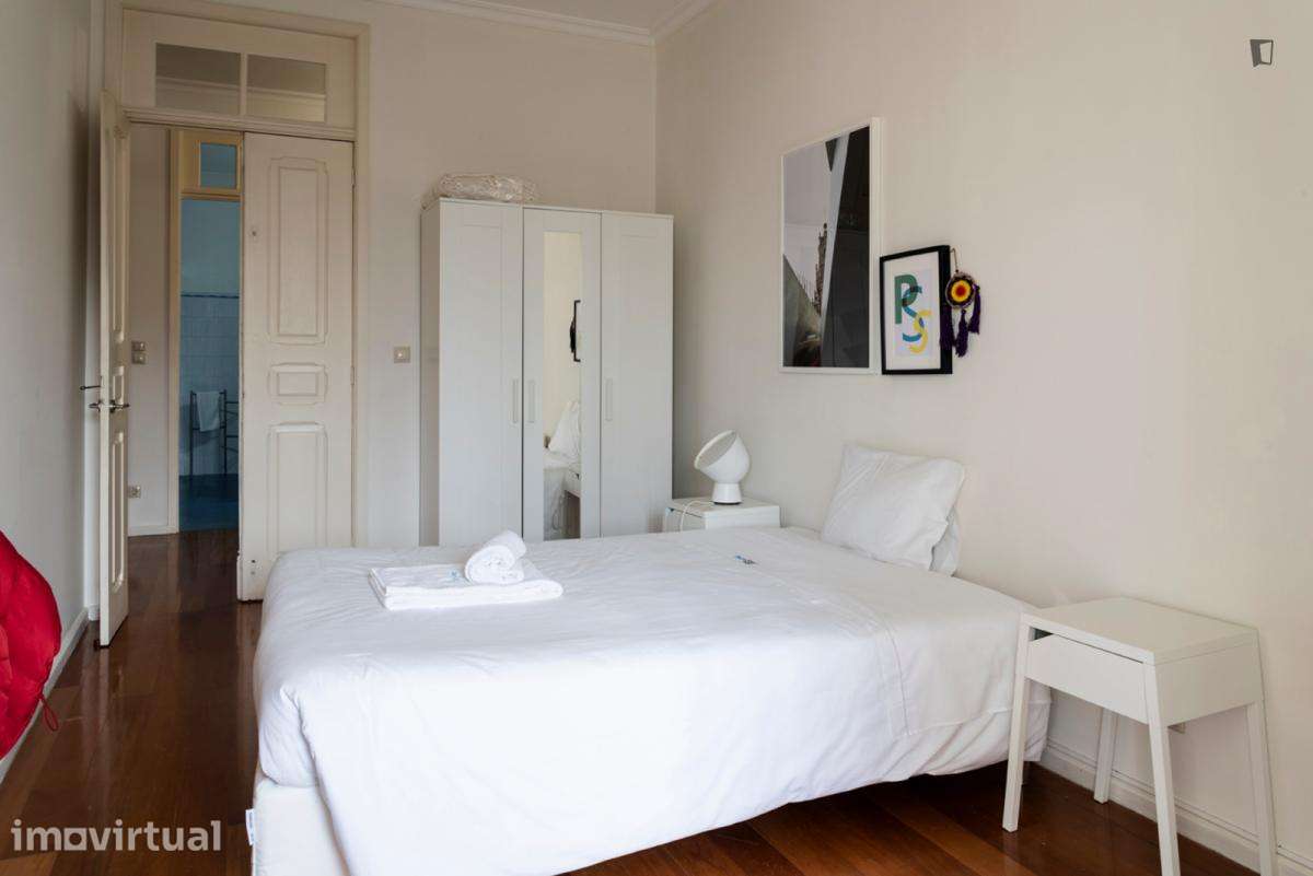 Quarto - localizado em Paranhos Porto - Grande imagem: 4/14