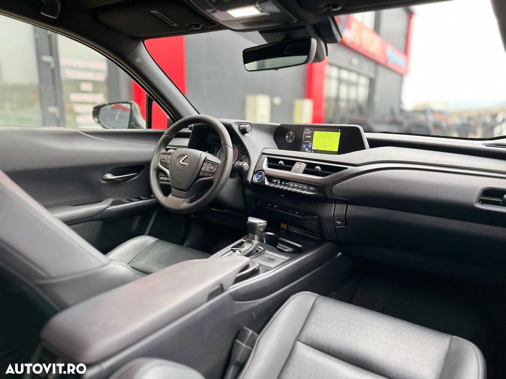 Lexus UX 250h FWD Executive - 2