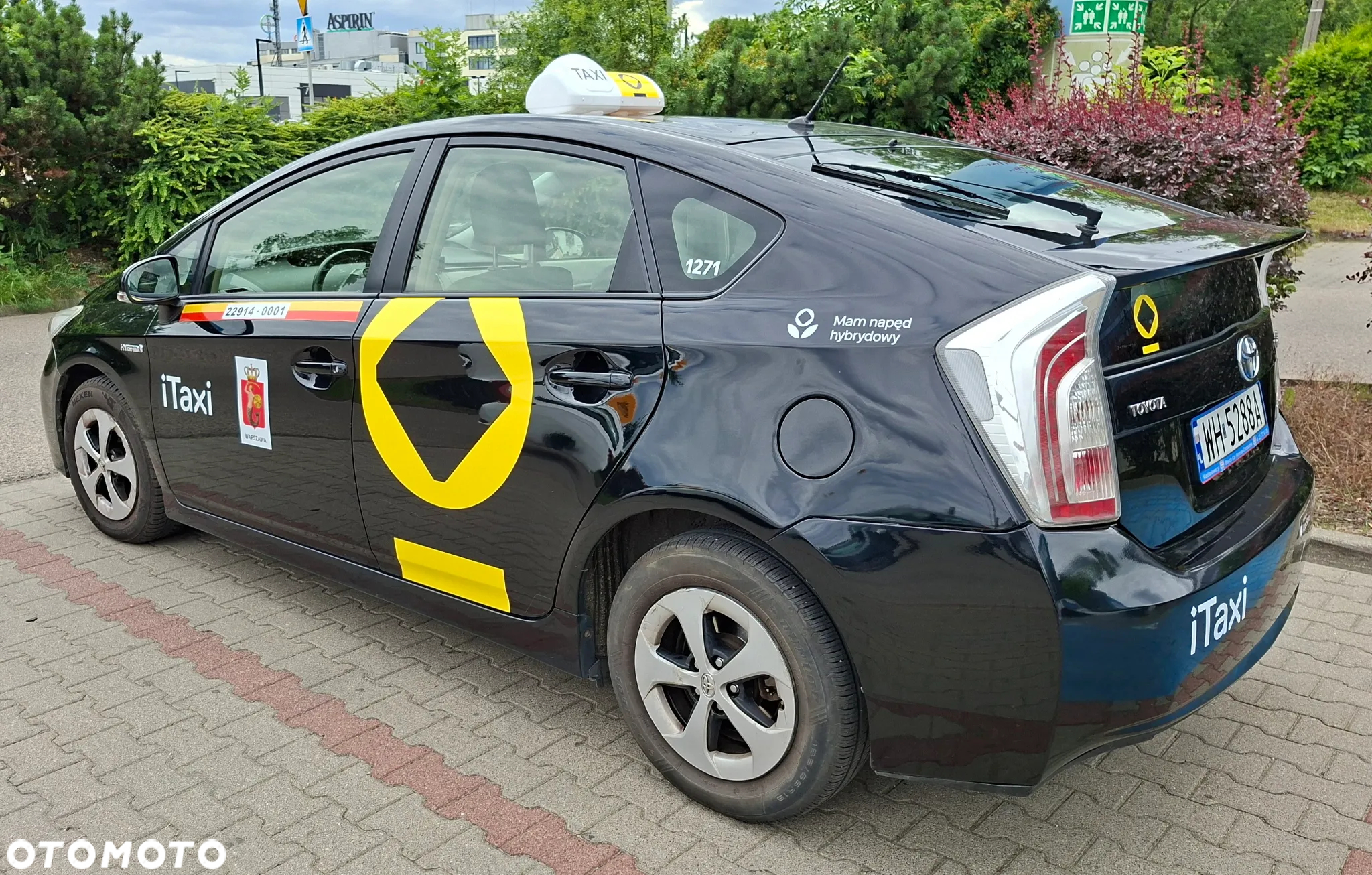 Toyota Prius (Hybrid) - 4