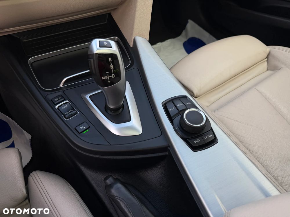 BMW 3GT 330i xDrive M Sport - 21