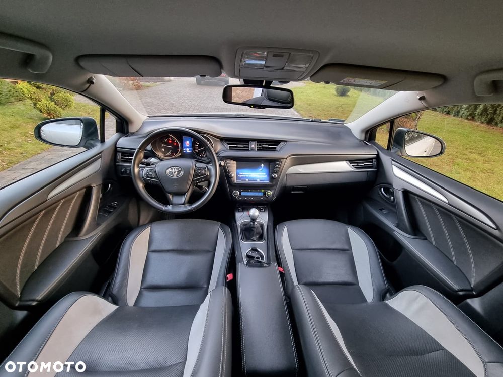 Toyota Avensis 2.0 D-4D Premium - 19