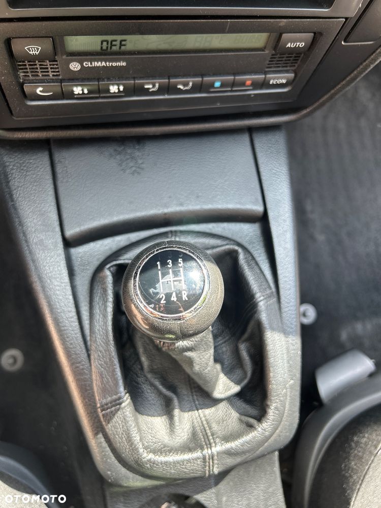 Volkswagen Passat 1.9 TDI Comfortline - 16