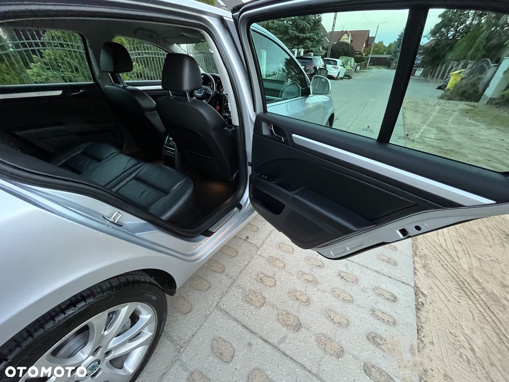 Skoda Superb 2.0 TDI DSG Exclusive - 17