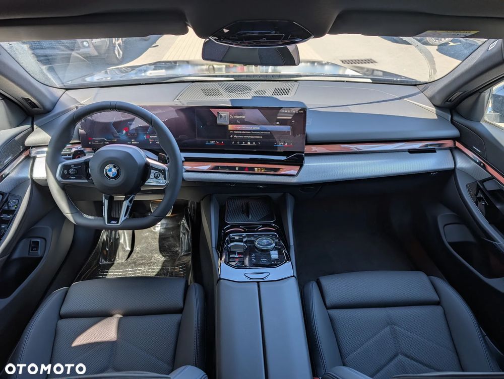 BMW Seria 5 520i mHEV - 11