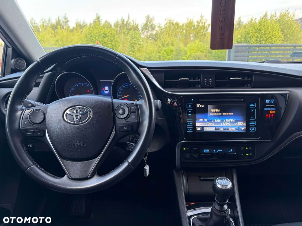 Toyota Auris 1.6 Premium - 26
