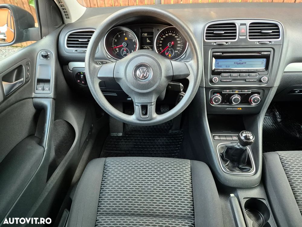 Volkswagen Golf - 6
