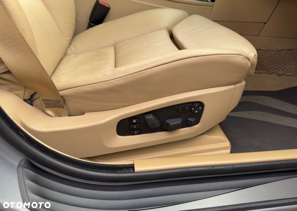 BMW Seria 5 530i Touring - 16