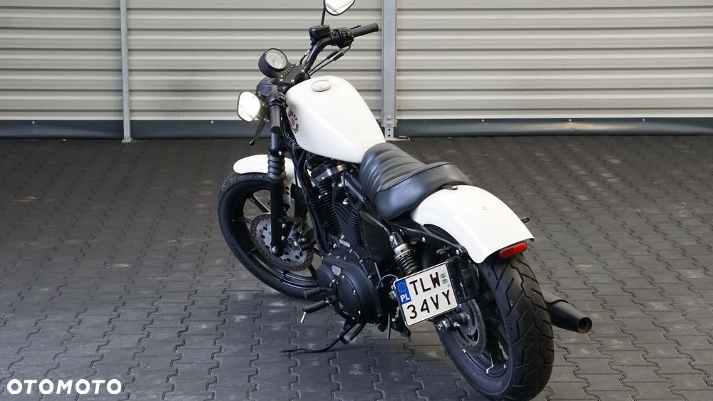 Harley-Davidson Sportster Iron 883 - 12