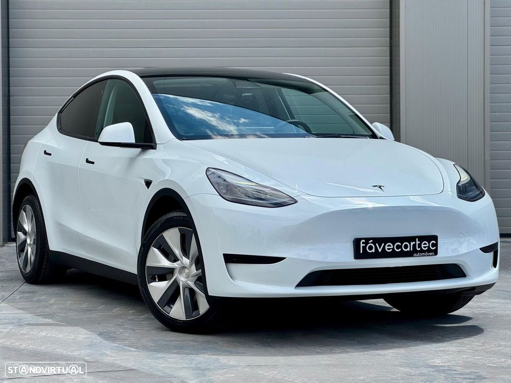 Tesla Model Y Standard Long Range RWD - 26