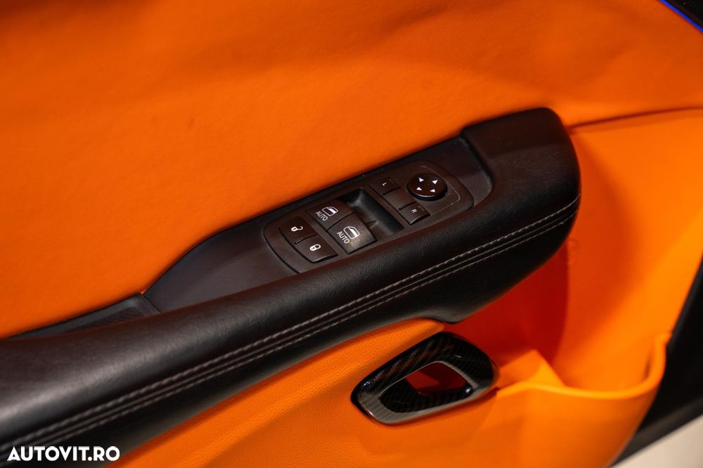 Dodge Challenger - 32