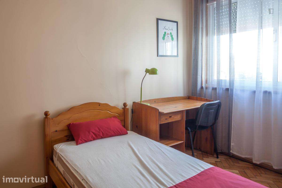 Quarto - localizado em Paranhos Porto - Grande imagem: 3/23