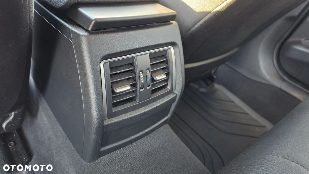 BMW Seria 3 320d - 25