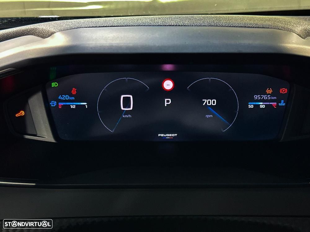 Peugeot 2008 1.2 PureTech Allure EAT8 - 26