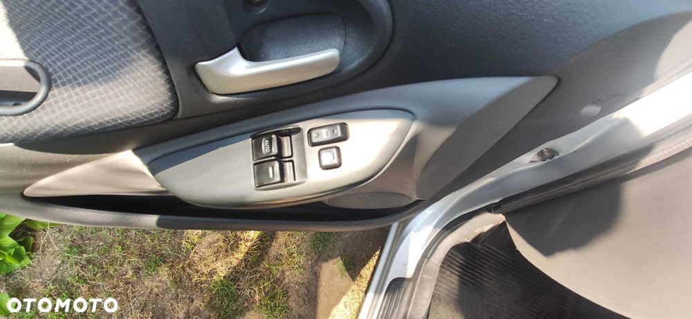 Toyota Yaris - 4