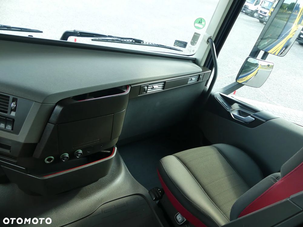 Volvo FH4 460 / EURO 6 / AUTOMAT / PEŁNY ADR / KLIMATYZACJA POSTOJOWA / - 32