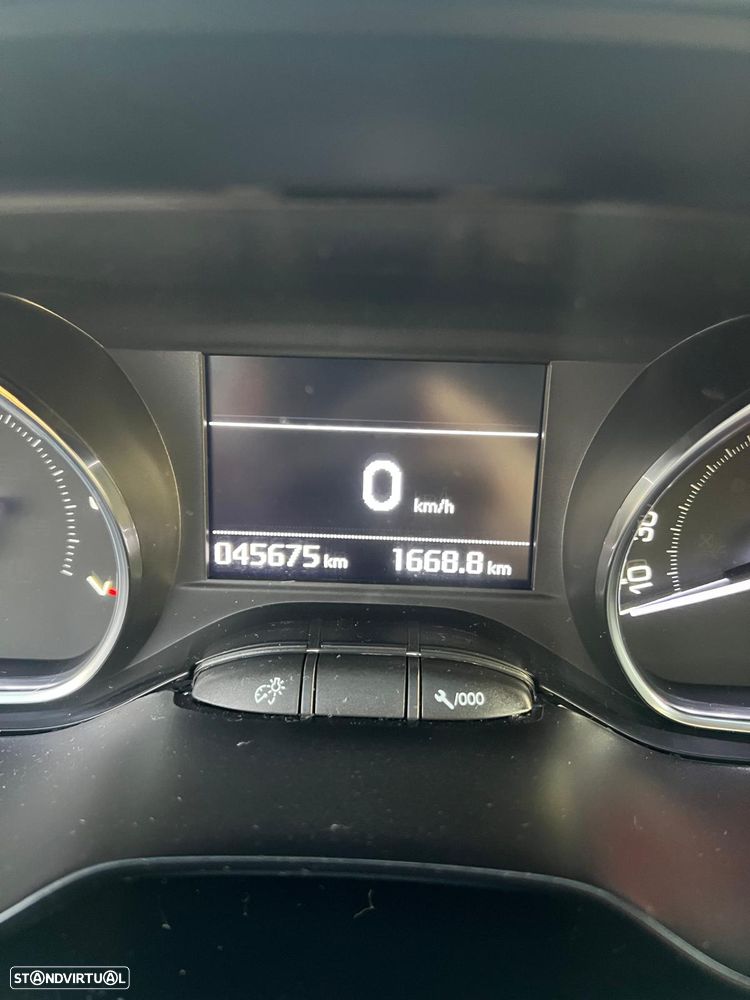Peugeot 2008 - 4