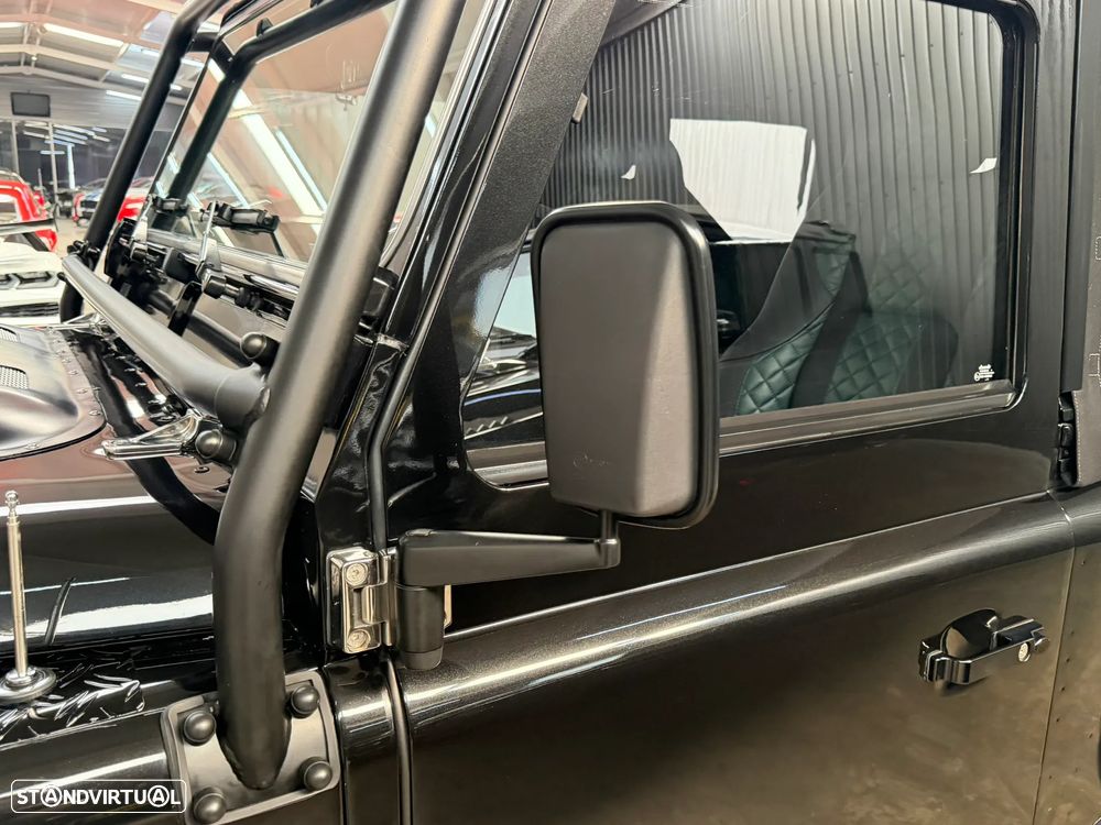 Land Rover Defender - 49