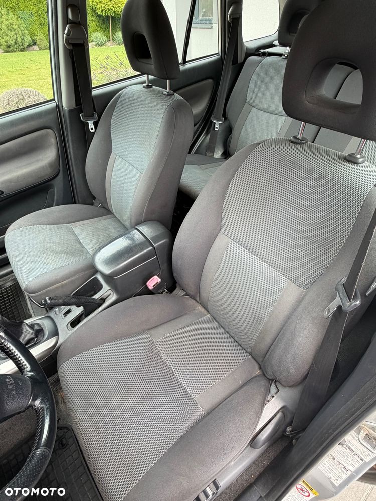Toyota RAV4 2.0 VVT-i 4x4 - 11