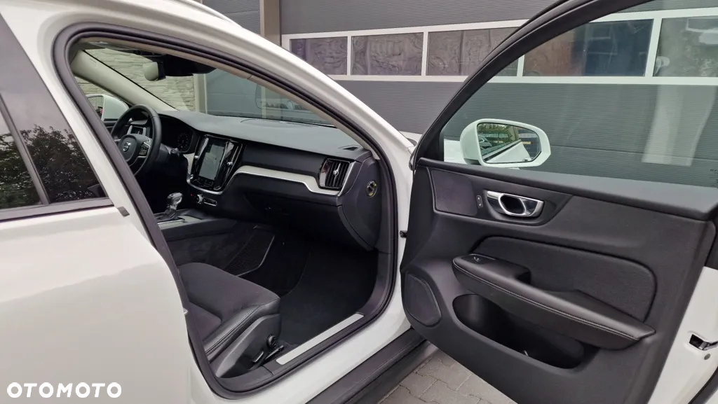 Volvo V60 Cross Country D4 AWD Geartronic - 27