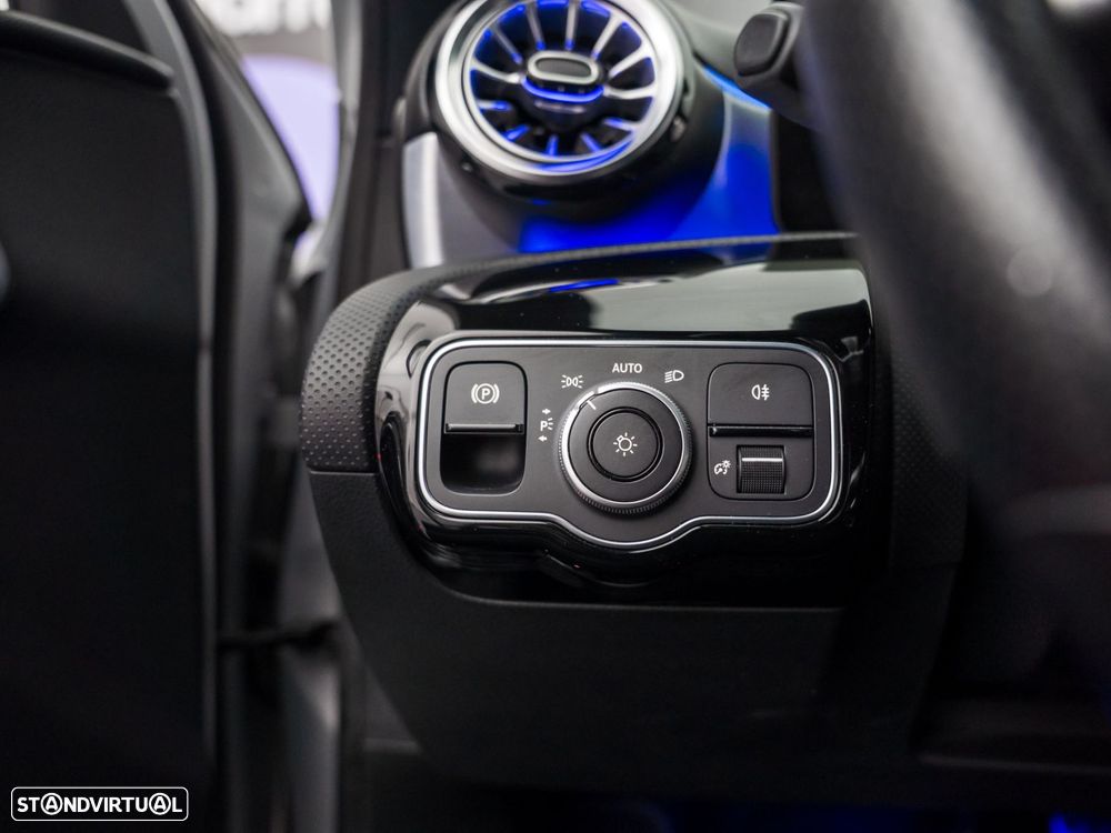 Mercedes-Benz A 250 e AMG Line - 18