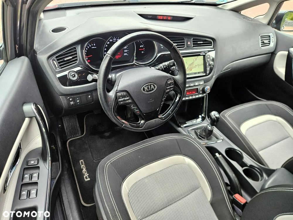 Kia Ceed 1.6 GDI ISG Dream-Team Edition - 18