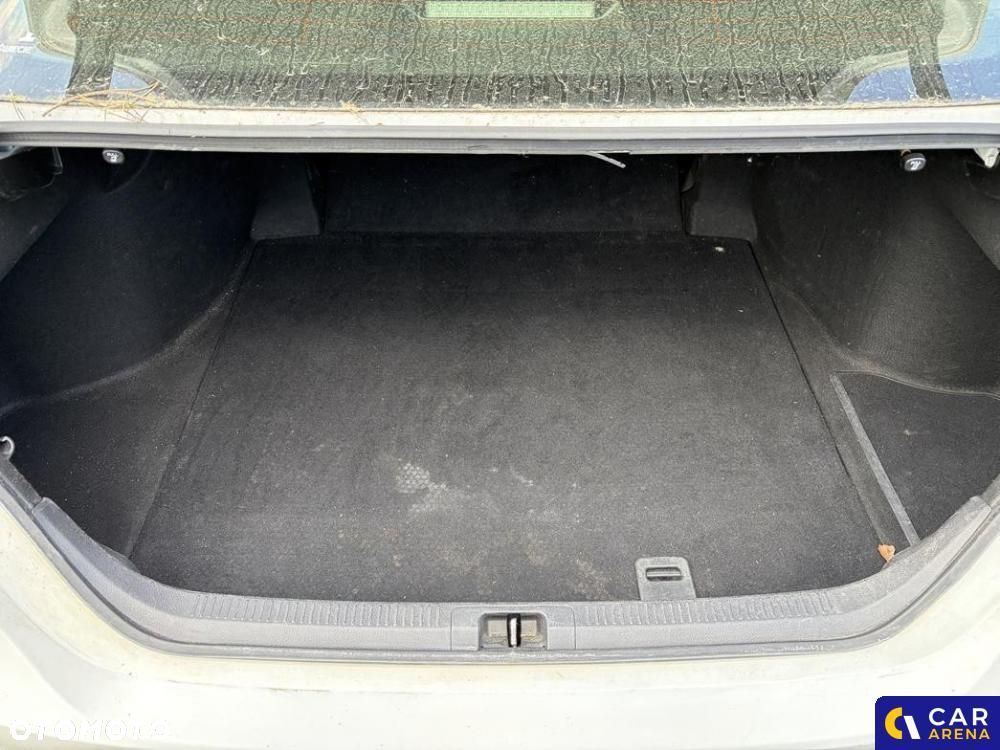 Toyota Camry - 23