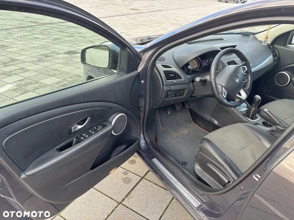 Renault Fluence 1.6 16V Techno Feel - 12