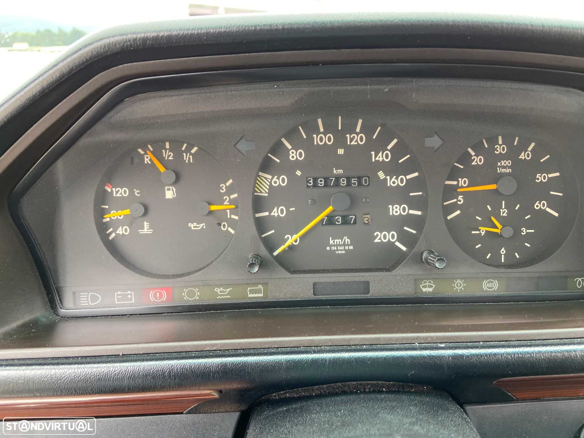 Mercedes-Benz 250 D - 12