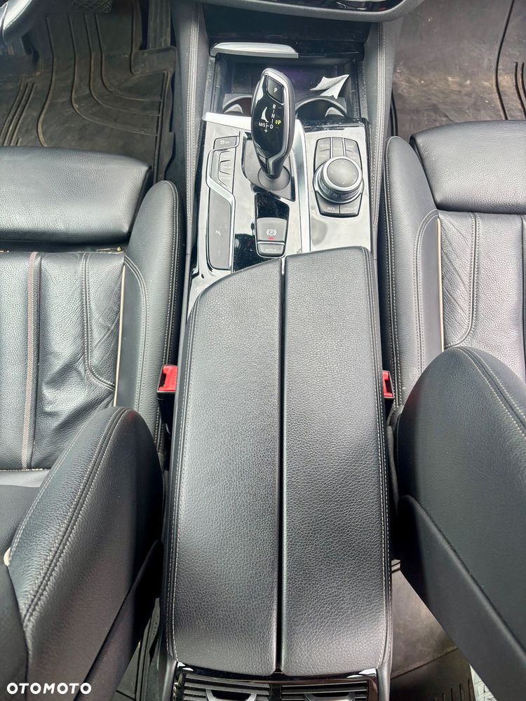 BMW Seria 5 520d Luxury Line sport - 29