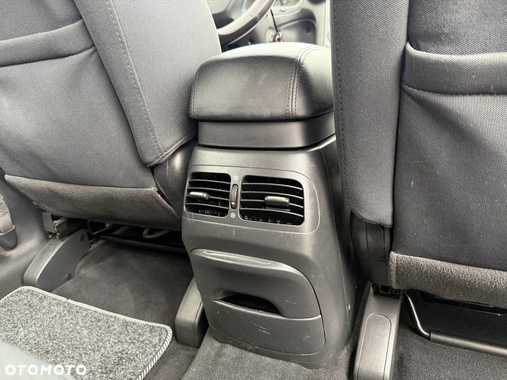 Kia Carens 2.0 CVVT EX - 28