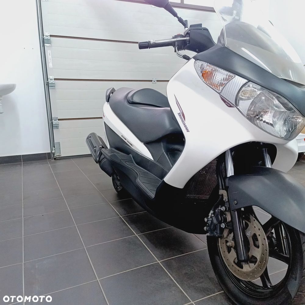Suzuki Burgman - 6