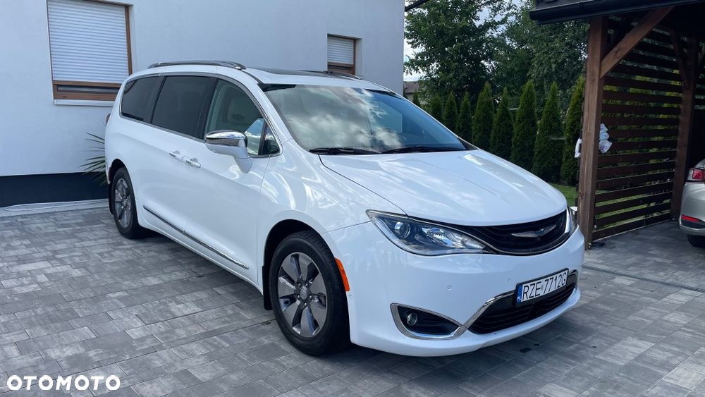 Chrysler Pacifica - 1