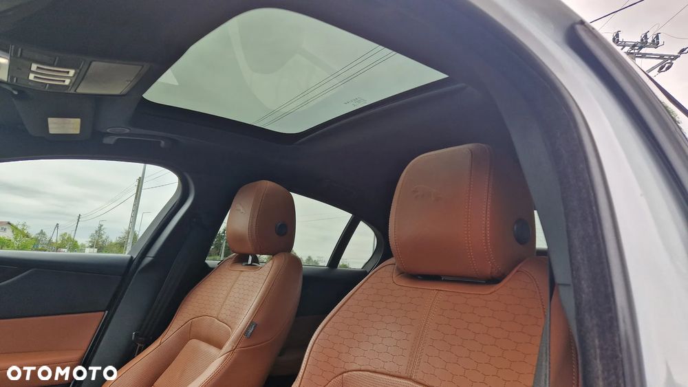 Jaguar XE 2.0 D200 mHEV R-Dynamic HSE - 23
