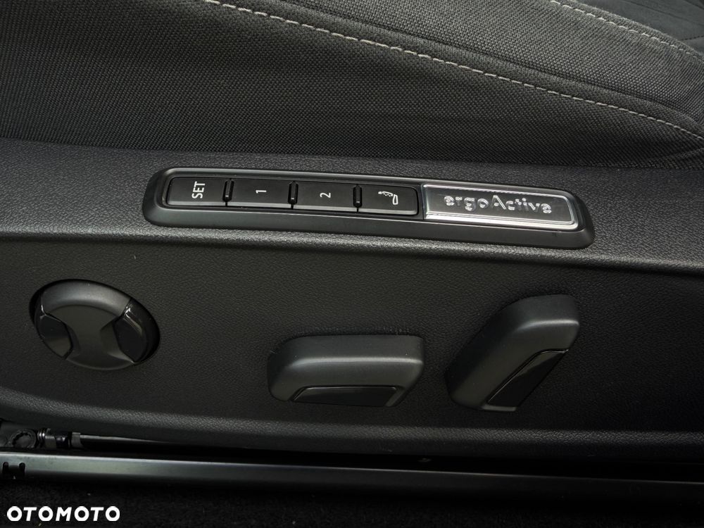 Volkswagen Golf 2.0 TDI SCR DSG R-Line - 32