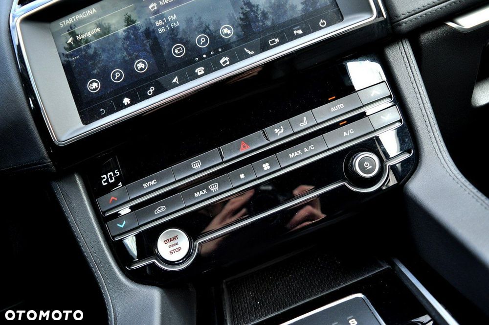 Jaguar F-Pace 20d Portfolio - 19