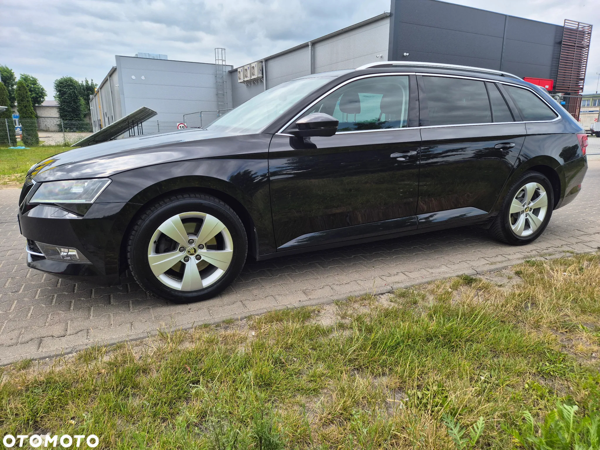 Skoda Superb 2.0 TDI SCR Style DSG - 4