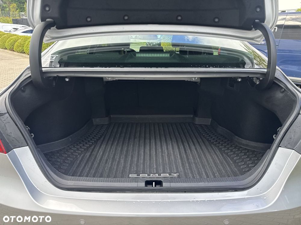 Toyota Camry 2.5 Hybrid Executive CVT - 19