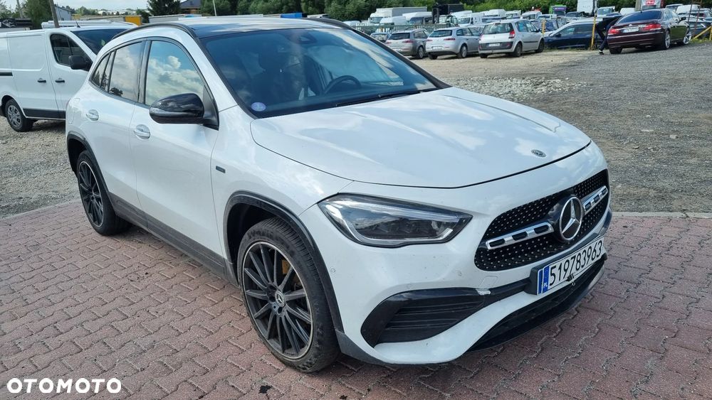 Mercedes-Benz GLA 250 e 8G-DCT AMG Line - 22