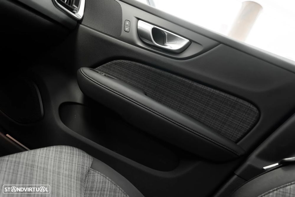 Volvo V60 2.0 T6 AWD TE Core - 21